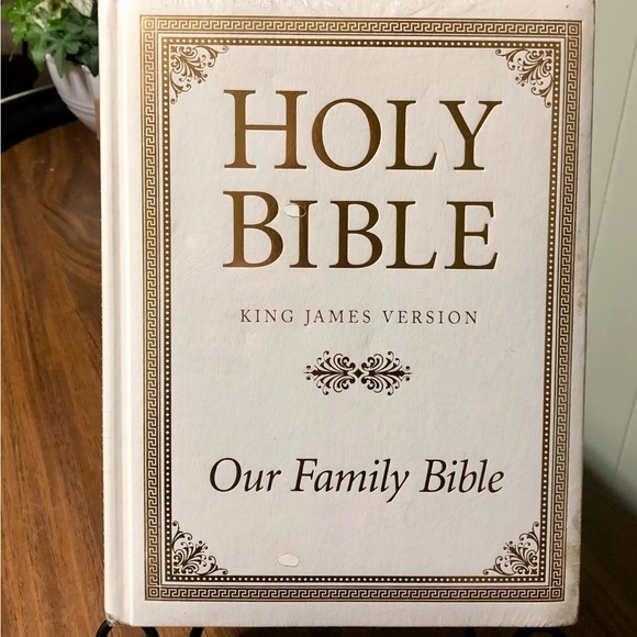 Family Bible King James Version - Picture 1 of 5